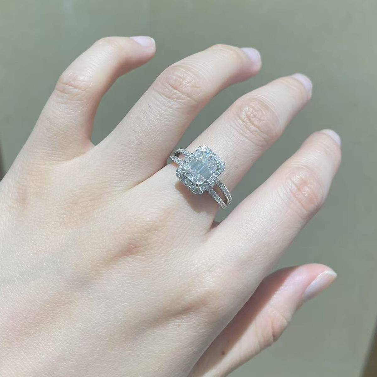 双臂方钻女戒S925银镀白金定制选款主石莫桑钻2.0ct/副石高碳钻
